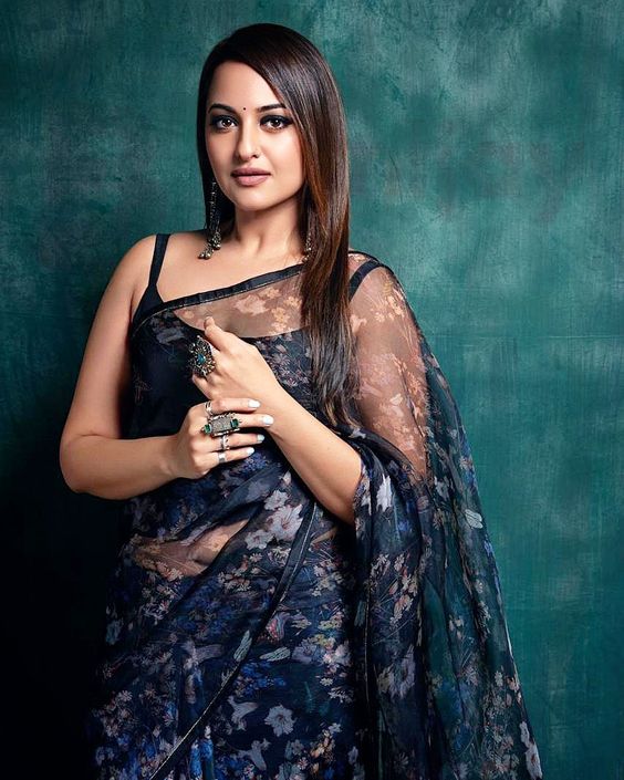 Sonakshi Sinha: Age, Height, Education, Family, Relationship, Career & Biography.