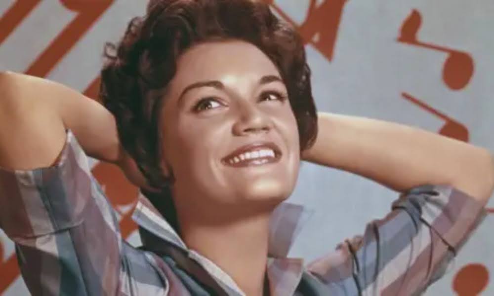 Connie Francis, Iconic ’60s Pop Star Behind “Who’s Sorry Now?” and “Lipstick on Your Collar,” Dies at 87
