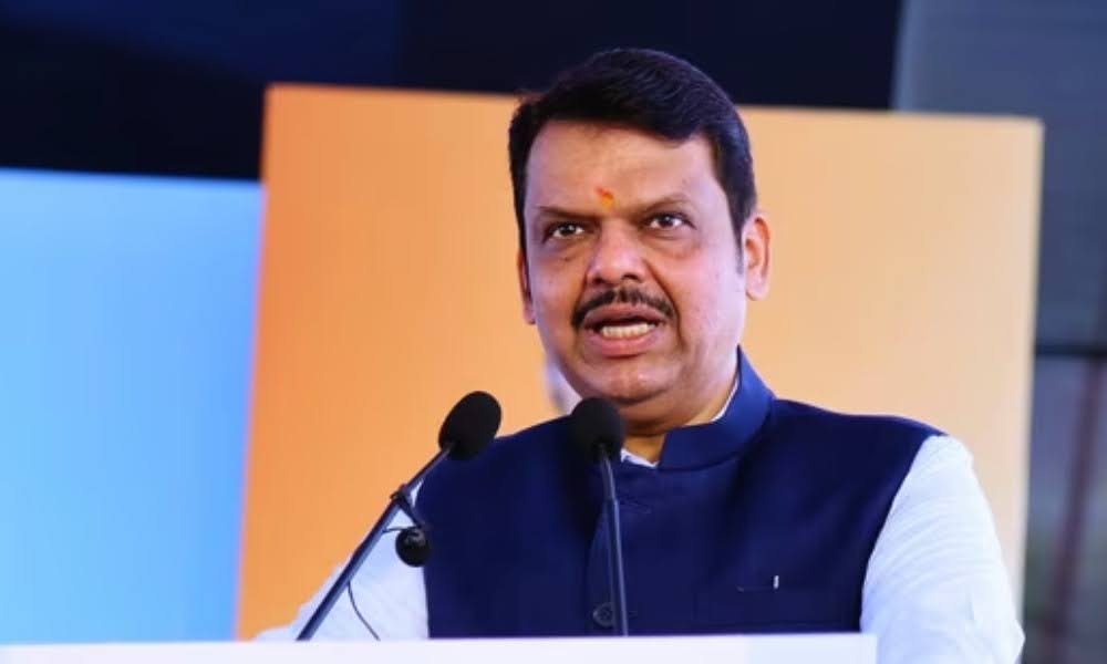Devendra Fadnavis Invites Uddhav Thackeray to Join BJP-Led Mahayuti in Maharashtra Assembly