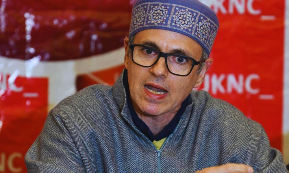 Farooq Abdullah Backs Omar Abdullah’s Signature Campaign for J&K Statehood Restoration